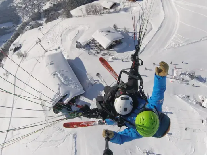 Paragliding in Morzine