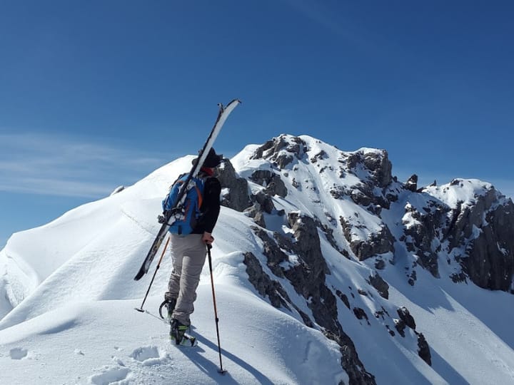 Best Resorts for Heli-Skiing in Europe and North America | Ski Solutions