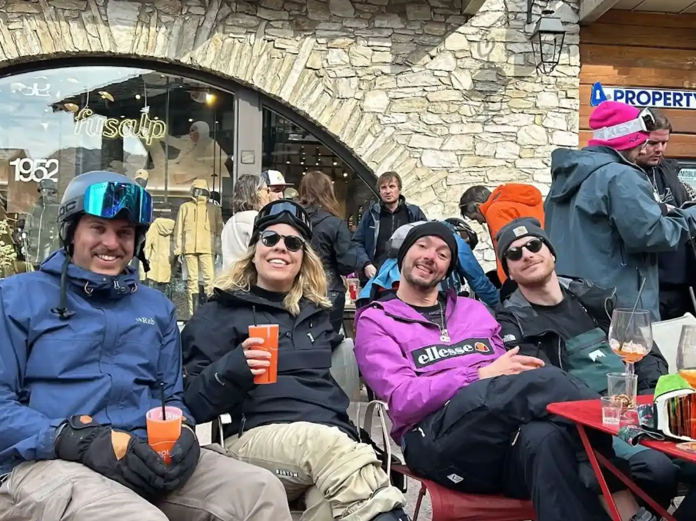Skiers at Apres Ski