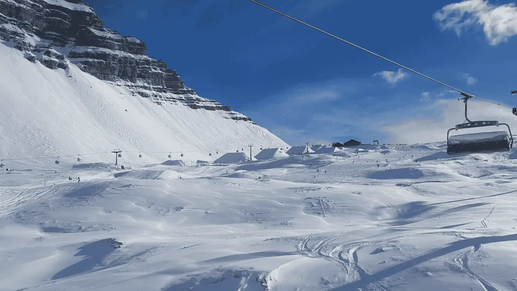 Ski resorts with the shortest transfer times, ski lift above the mountains