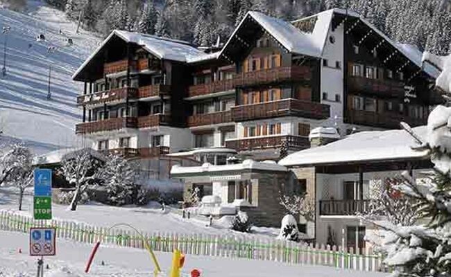 Hotel Les Champs Fleuris Exterior