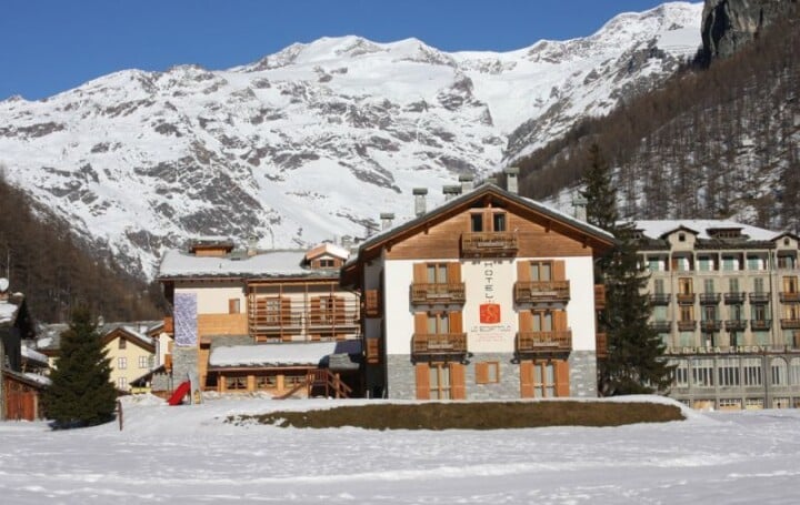 Hotel lo Scoiattolo exterior