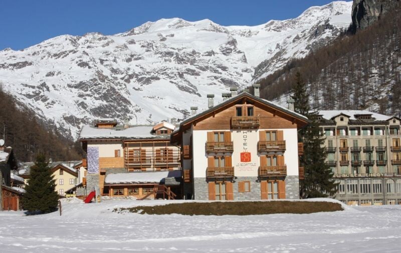 Hotel lo Scoiattolo exterior