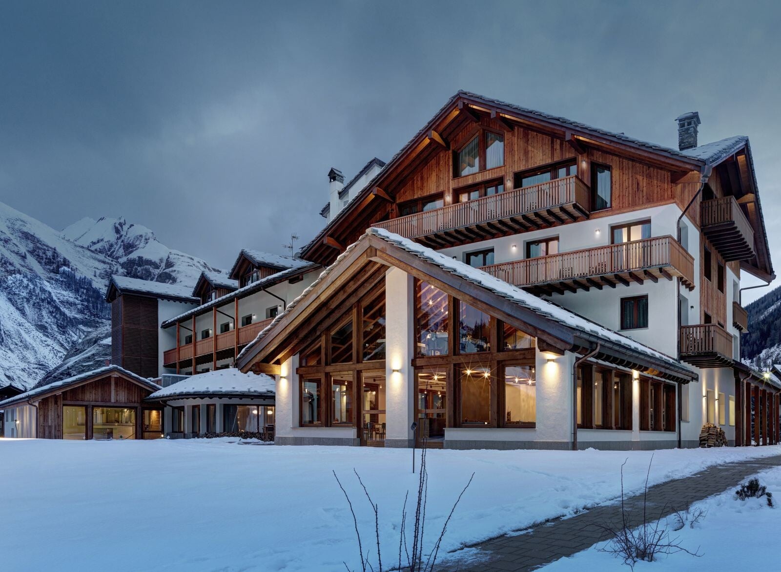 Montana Lodge and Spa Hotel Exterior