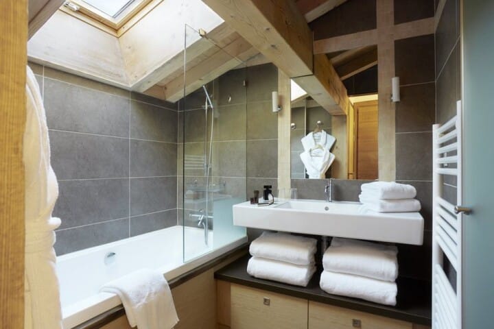 Les Loges Blanches Hotel - Bathroom