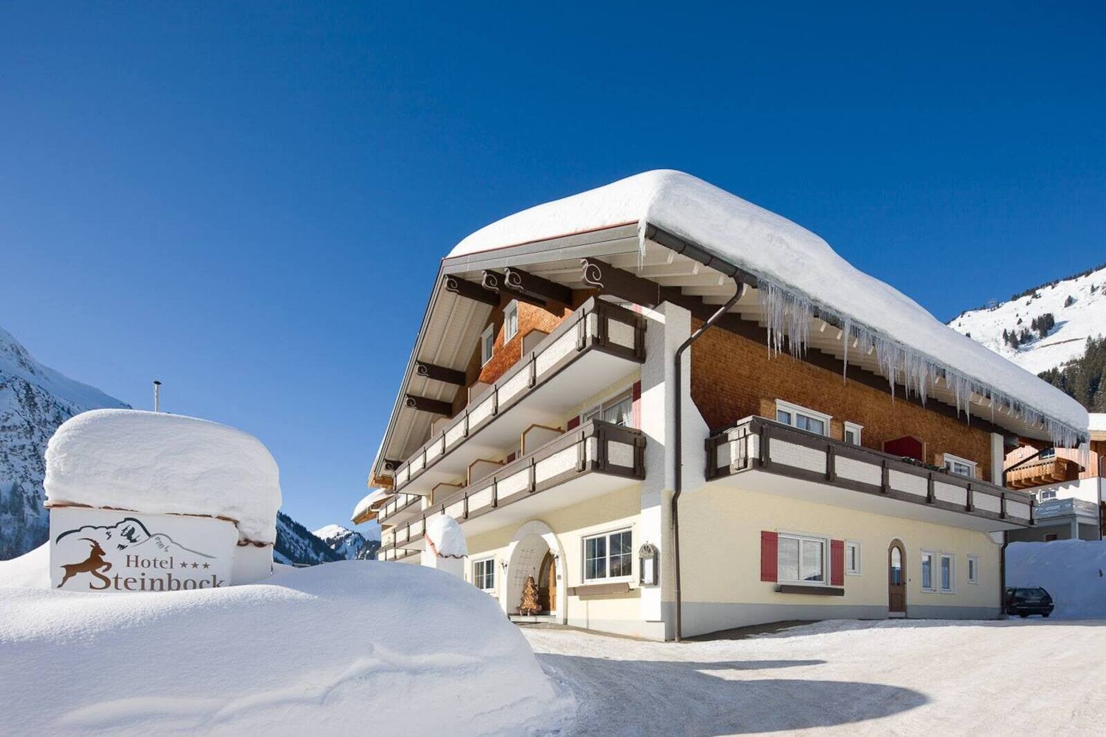 Hotel-Steinbock Exterior