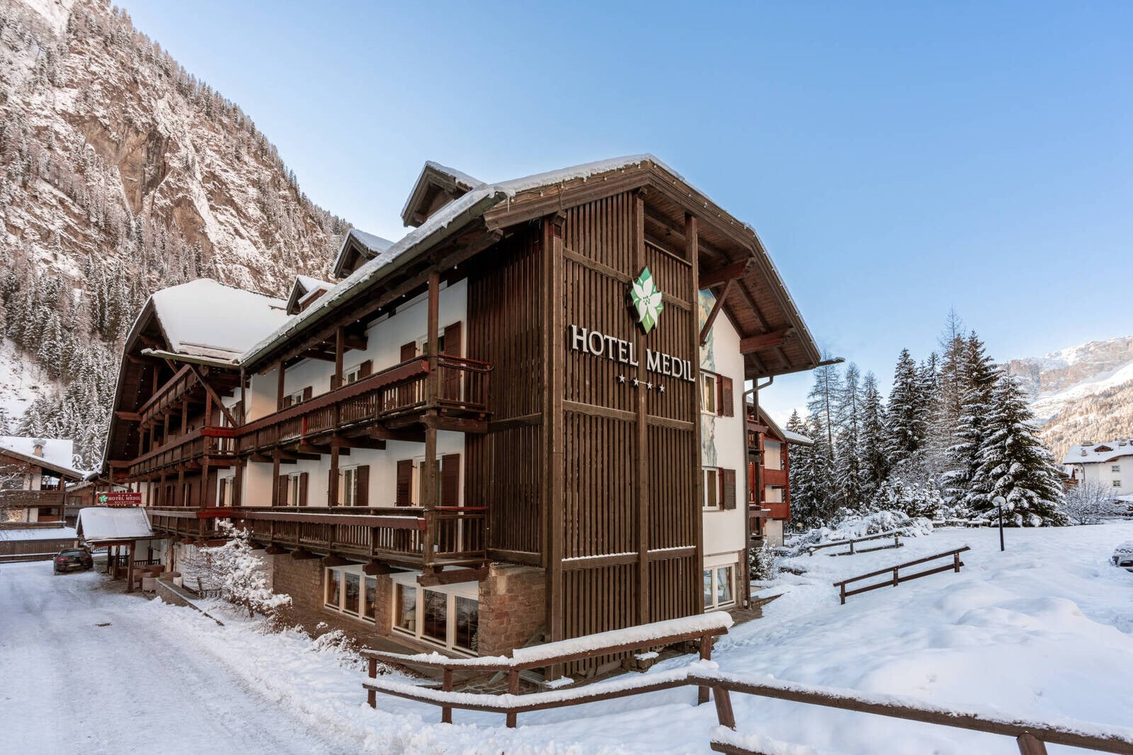 Hotel-Medil Exterior