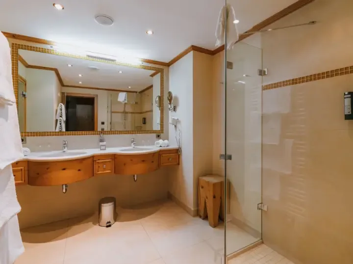 Anthony’s Alpin Hotel - Bathroom