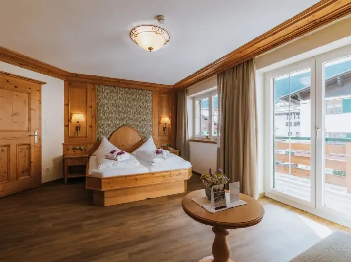 Anthony’s Alpin Hotel - Bedroom (1)