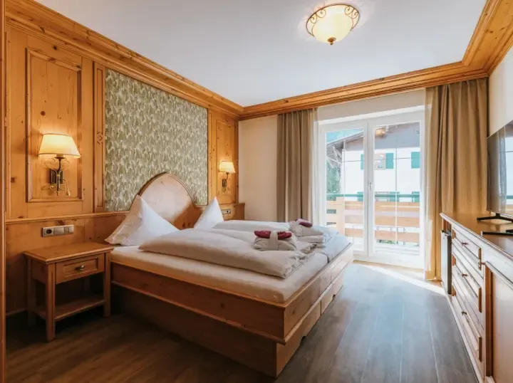 Anthony’s Alpin Hotel - Bedroom (2)