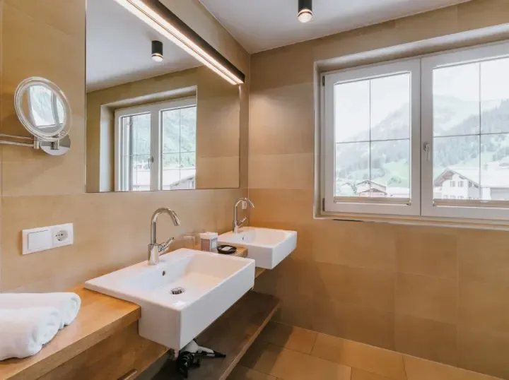 Anthony’s Alpin Hotel - Bathroom (1)