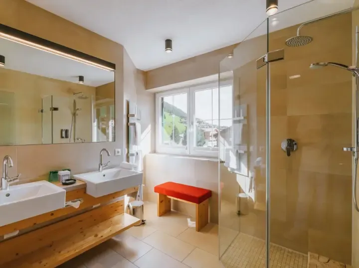 Anthony’s Alpin Hotel - Bathroom (2)