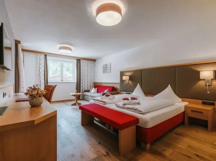 Anthony’s Alpin Hotel - Bedroom (4)