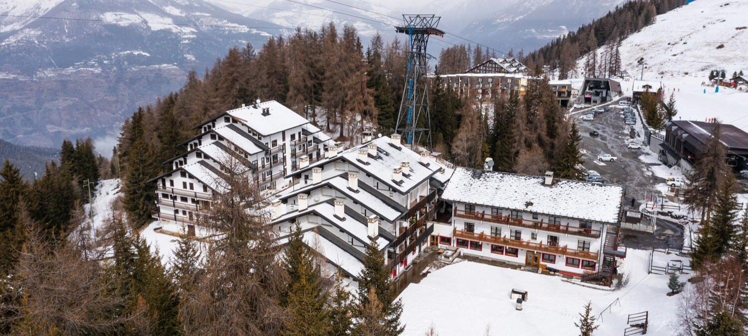 Hotel-Plan-Bois Exterior