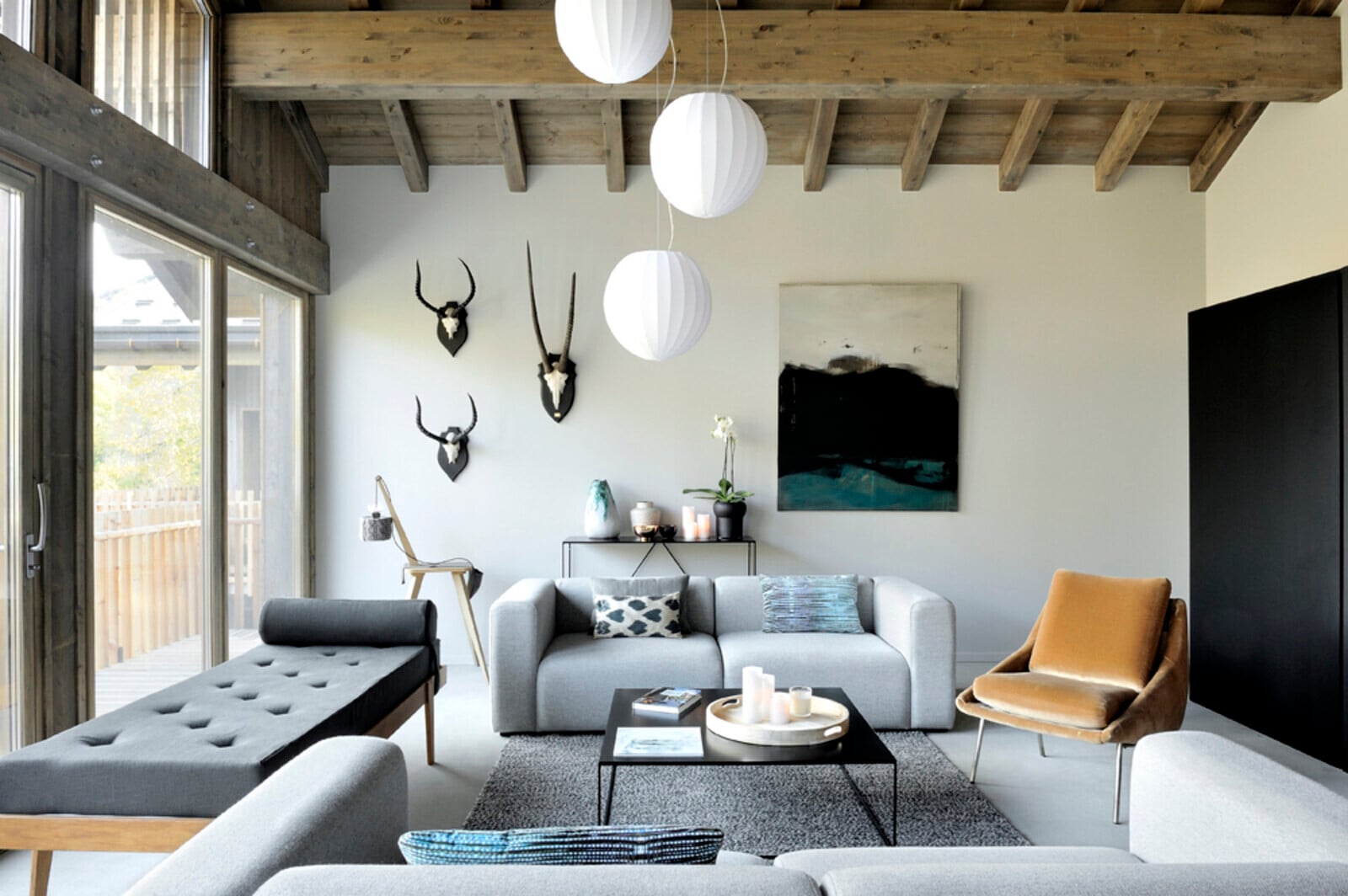 Home by U Chalets Lounge