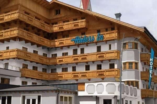 Riders Hotel Exterior