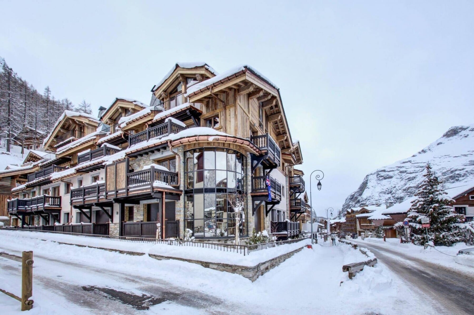 Chalet Blackcomb Exterior