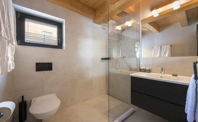 Chalet Sorojasa Bathroom