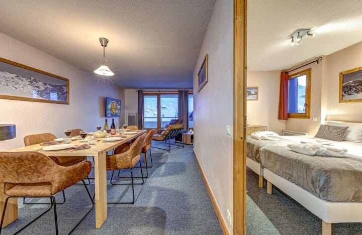 chalet-orion-dining-area