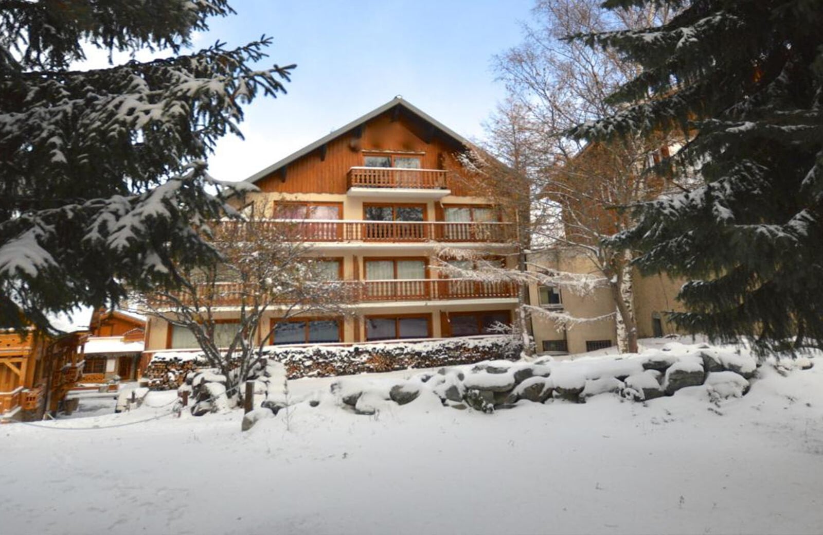 Hotel Serre Palas Exterior