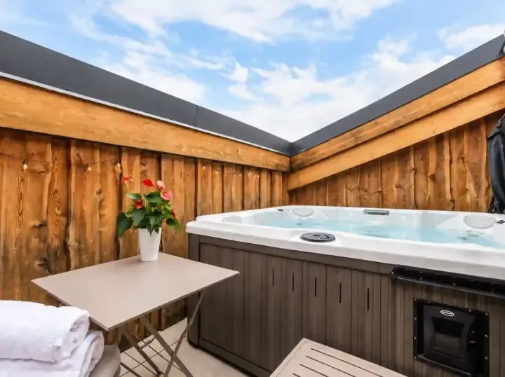 Chalet Hermine Blanc Hot Tub