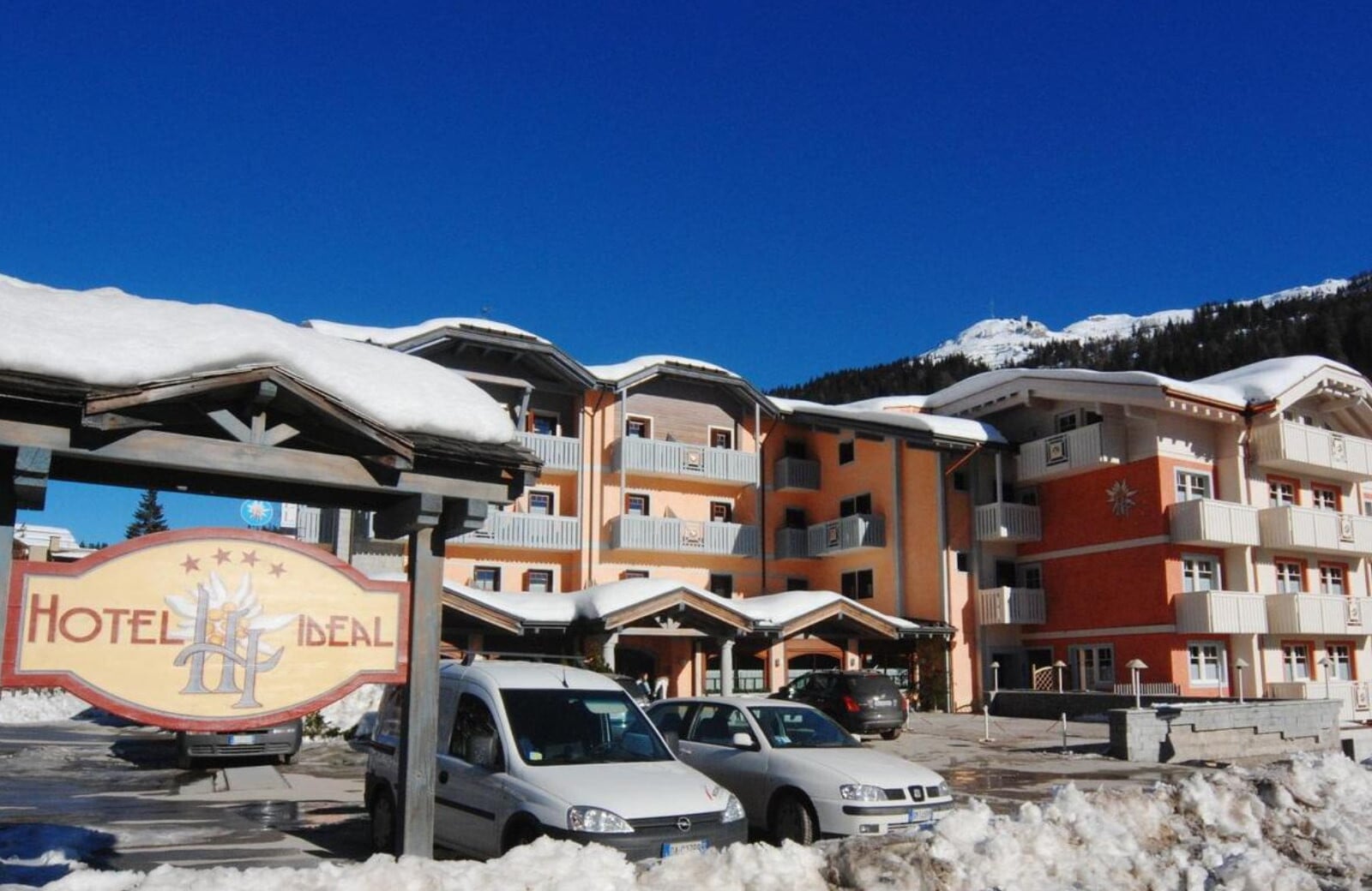 Hotel Ideal Exterior