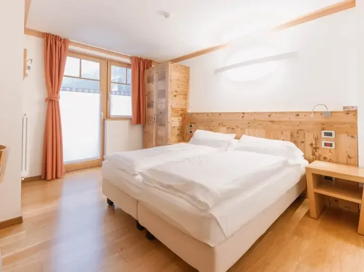 Hotel Ideal - Bedroom (1)