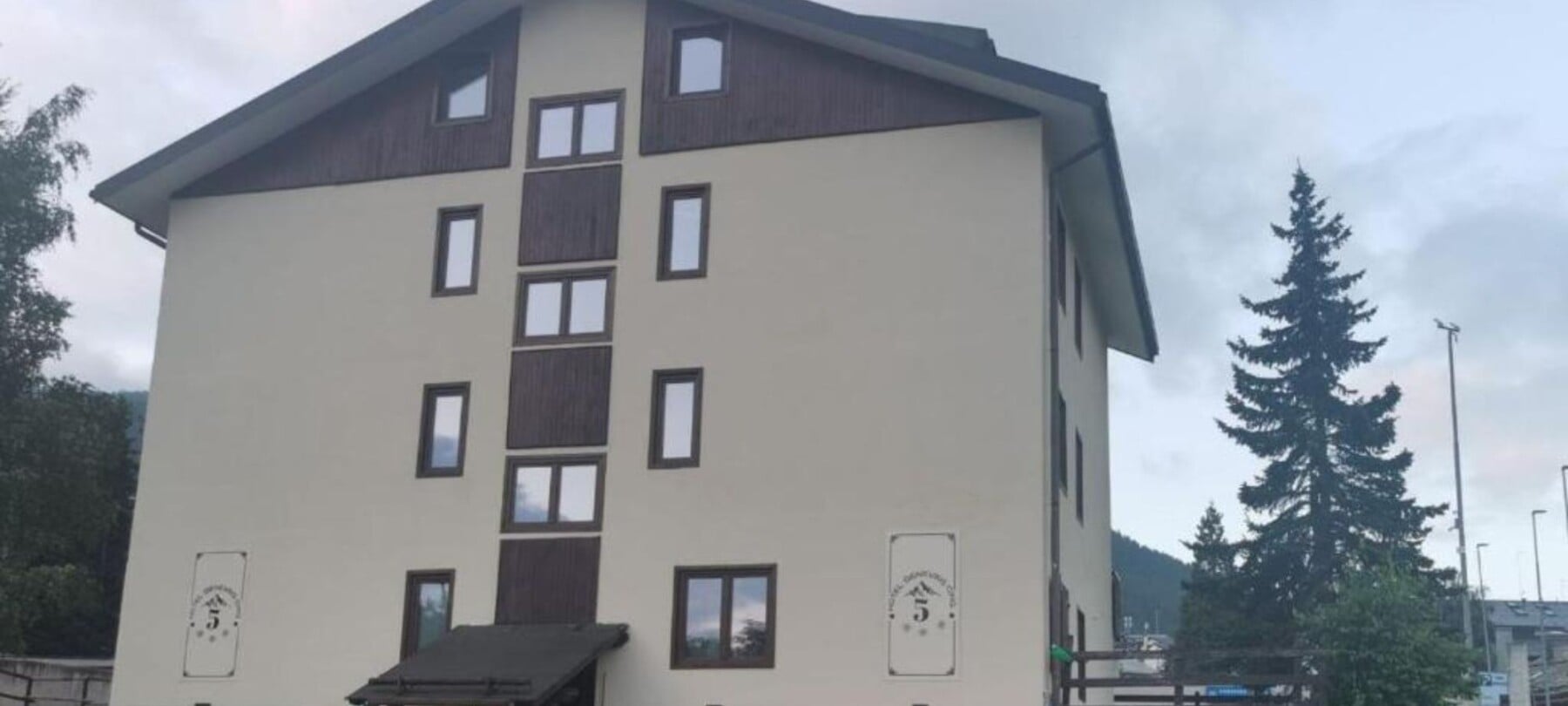 Hotel Genevris Cinq Exterior