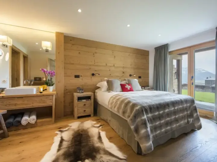 Chalet Saana - Master Bedroom (1)