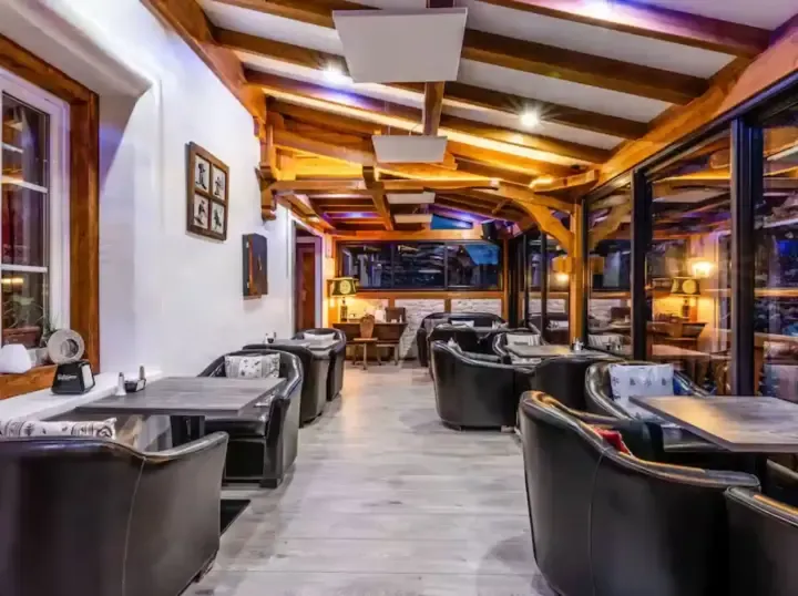 Logis Hotel and Spa Dining