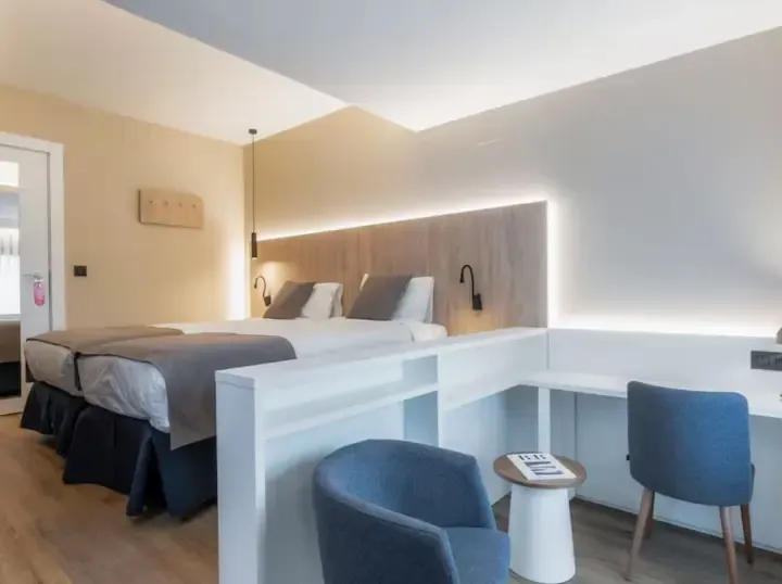 Hotel Montarto - Bedroom (1)