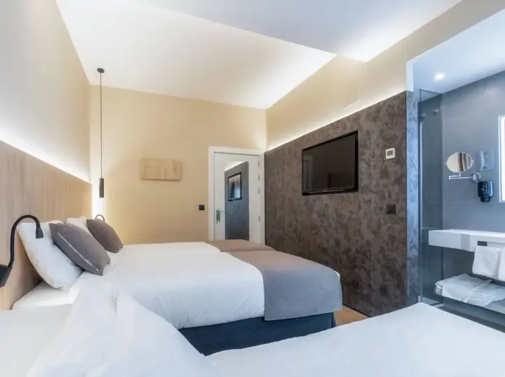 Hotel Montarto - Bedroom (3)