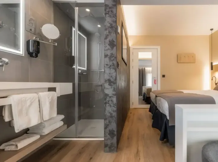 Hotel Montarto - Bedroom (4)
