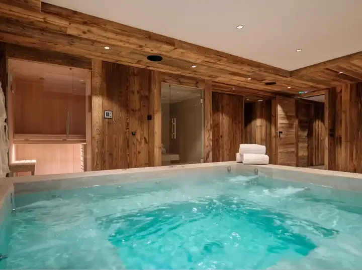 Chalet Pierre Hot Tub