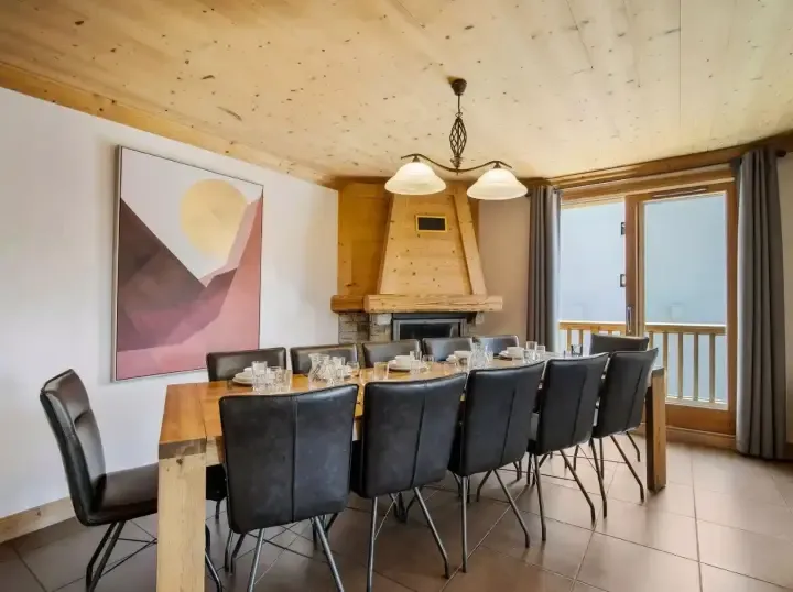 Apartment Sabot de Venus 9 Dining Table