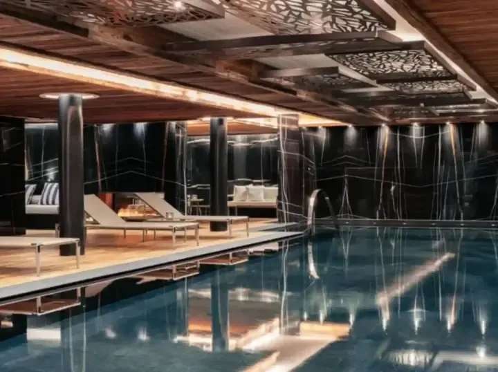 Ultima Hotel Swimming Pool
