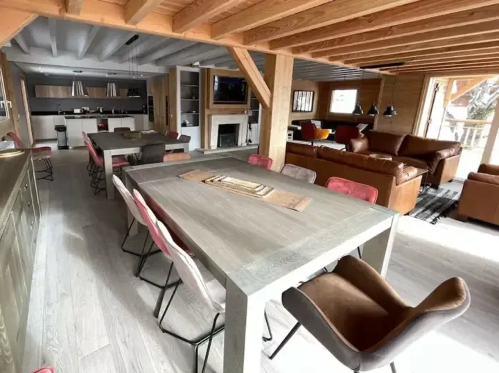 Chalet Le Chabichou - Dining Area