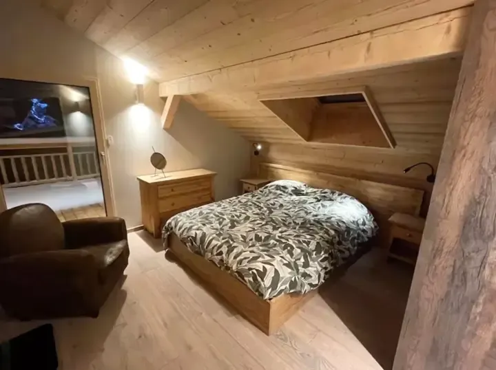 Chalet Le Chabichou - Bedroom (1)