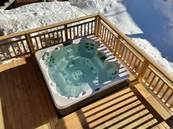 Chalet Le Chabichou - Hot Tub