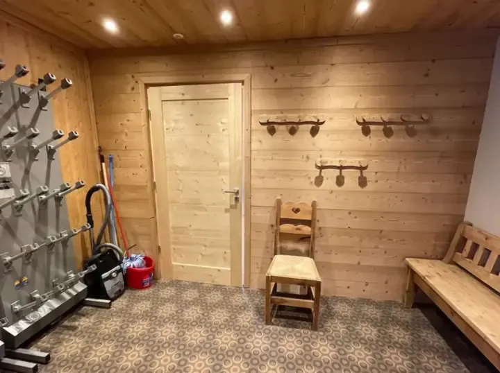 Chalet Le Chabichou - Boot Room