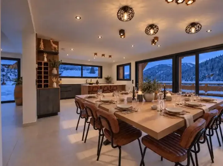 Chalet APY Dining Area