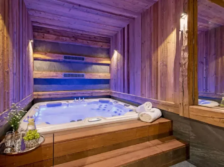 Chalet Les Deux Alpes (5 Bedrooms) - Hot Tub