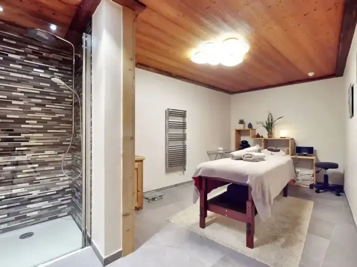 Chalet Auguste Massage Room