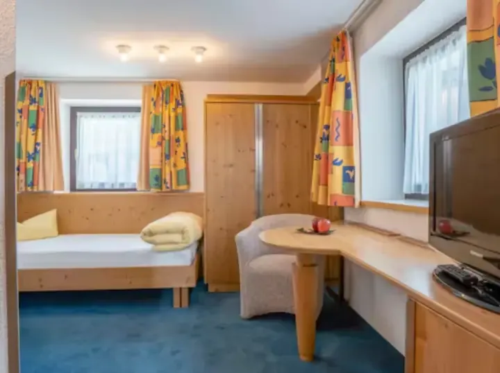 Hotel Garni Austria - Bedroom (2)