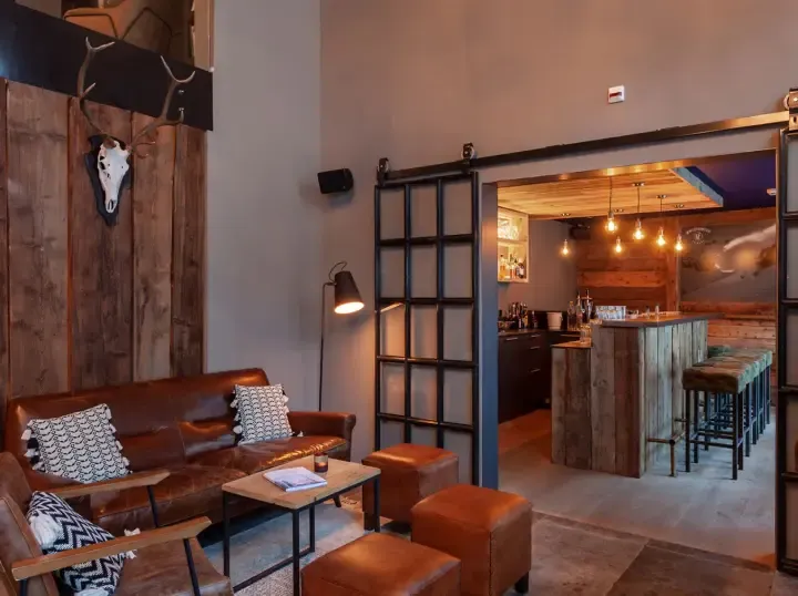 22 Summits - Lounge