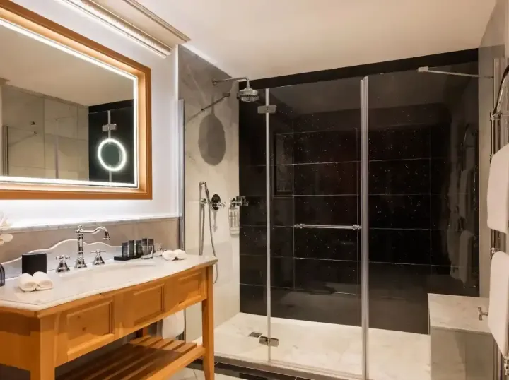 Hotel Fluela Bathroom