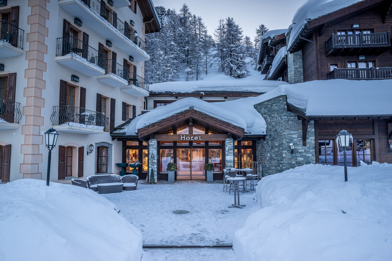 Hotel Riffelalp Resort Exterior