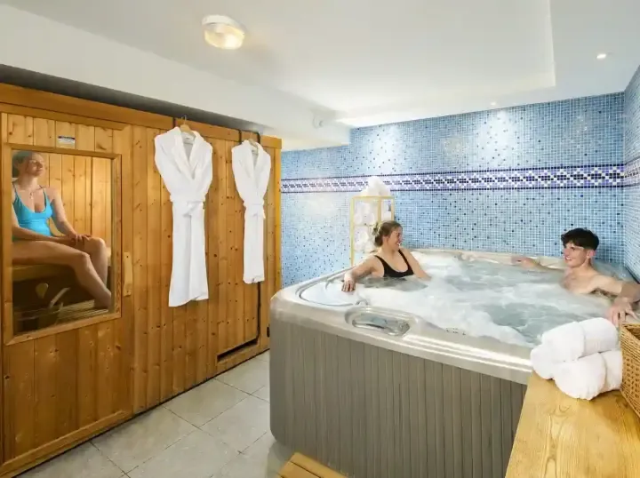 Chalet Camille Hot Tub and Sauna